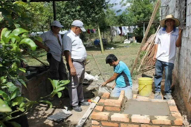 File:SJ E008 1-640x427.png